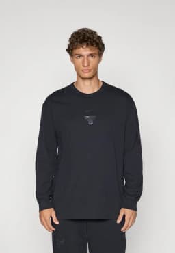 NIKE BASKETBALL Chicago Bulls L/S Tee - Black — (_z2b7nbbrnaw)